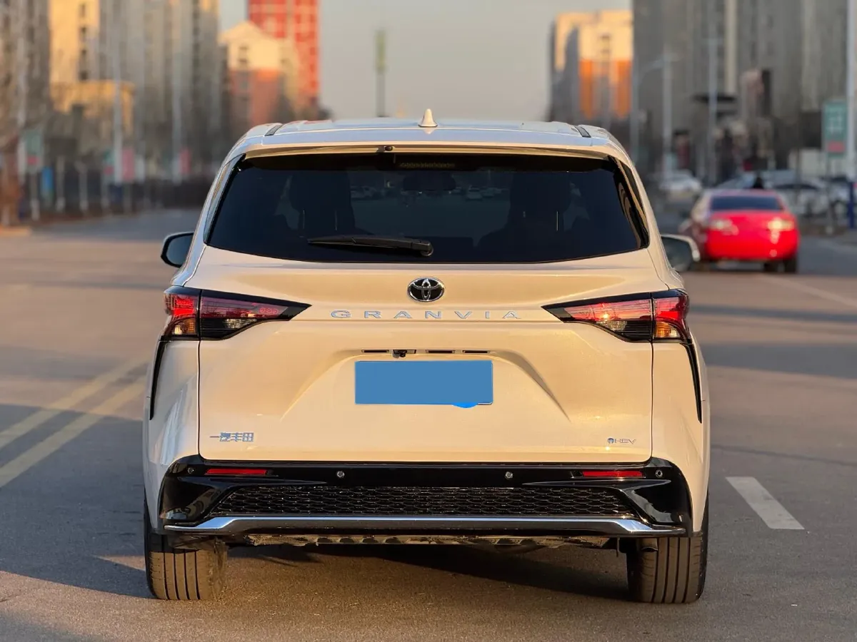 2026 Toyota Granvia 2.5L 189HP L4 E-CVT Hybrid,autocango,china used car exporter,china ev exporter,chinese used car exporter,chinese used ev exporter