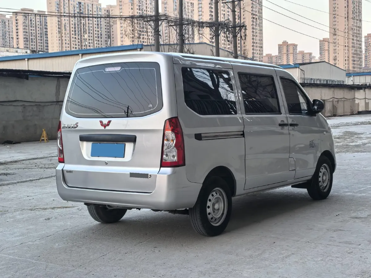2022 WuLing RongGuang S 1.2L 76HP L4 5MT,autocango,china used car exporter,china ev exporter,chinese used car exporter,chinese used ev exporter