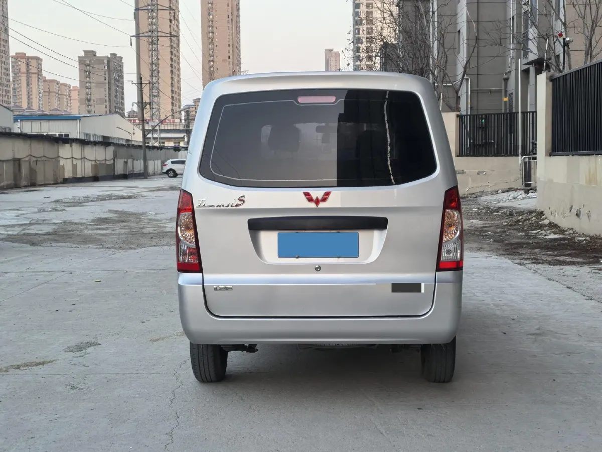 2022 WuLing RongGuang S 1.2L 76HP L4 5MT,autocango,china used car exporter,china ev exporter,chinese used car exporter,chinese used ev exporter