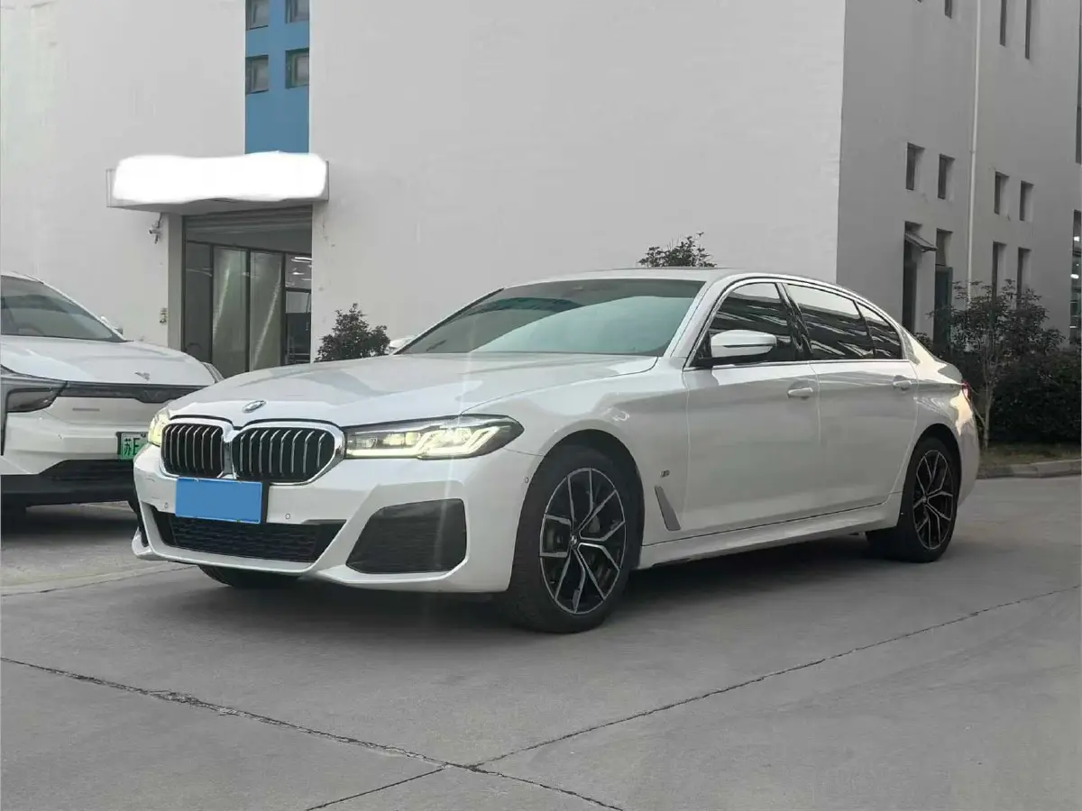 2022 BMW 5 Series 2.0T 252HP L4 8AT