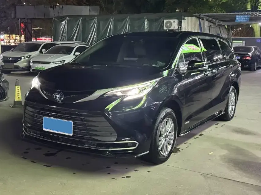 2023 Toyota Sienna 2.5L 189HP L4 E-CVT Hybrid