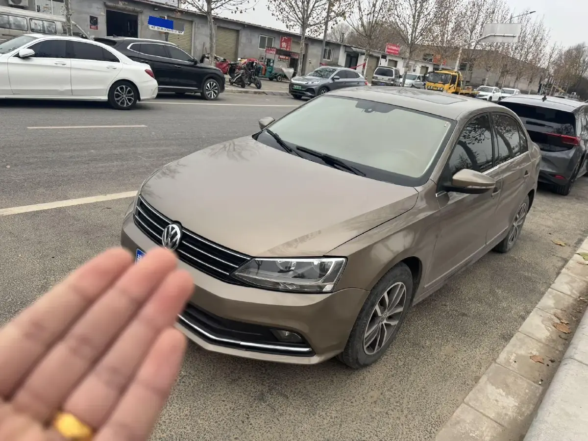 2018 Volkswagen Sagitar 1.2T 110HP L4 7DCT