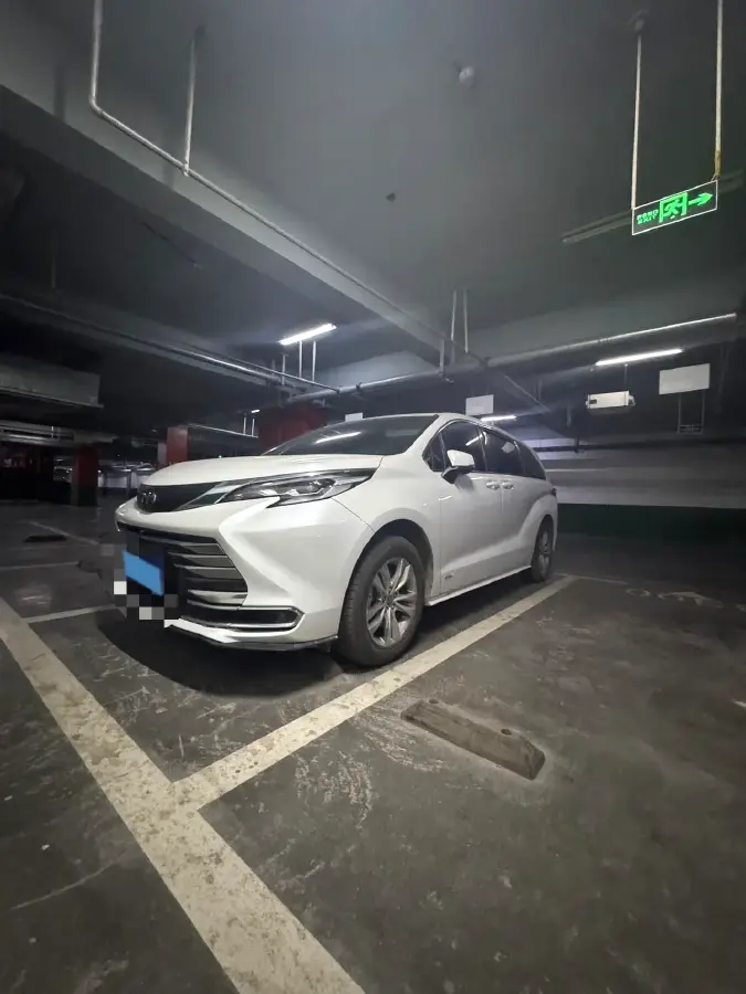 2024 Toyota Sienna 2.5L 189HP L4 E-CVT Hybrid