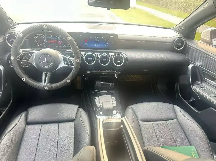 2023 Mercedes-Benz A Class 1.3T 163HP L4 7DCT,autocango,china used car exporter,china ev exporter,chinese used car exporter,chinese used ev exporter