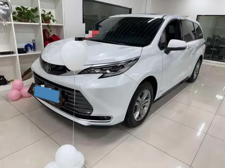 2024 Toyota Sienna 2.5L 189HP L4 E-CVT Hybrid