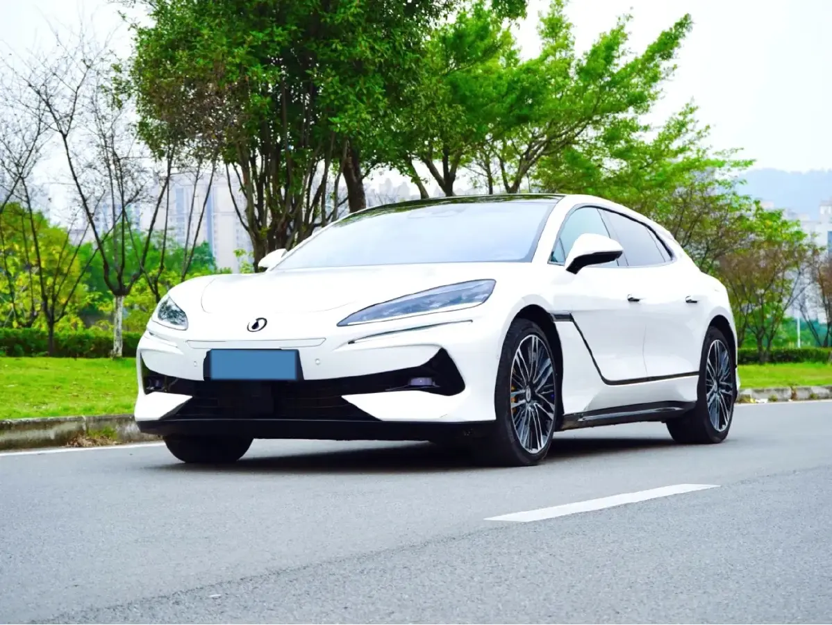 2024 Denza DenzaZ9GT 2.0T 207HP L4 E-CVT PHEV 38.5KWH