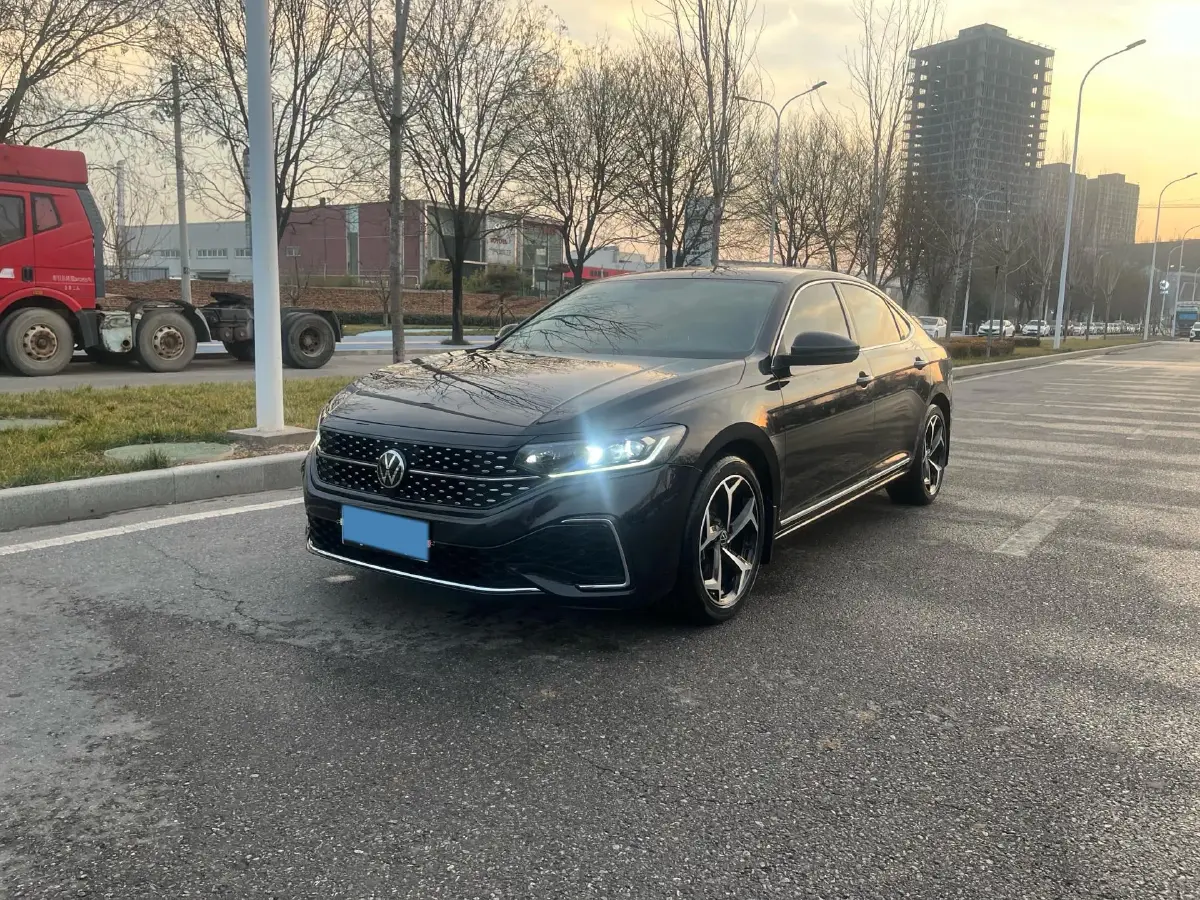 2024 Volkswagen Passat 2.0T 220HP L4 7DCT