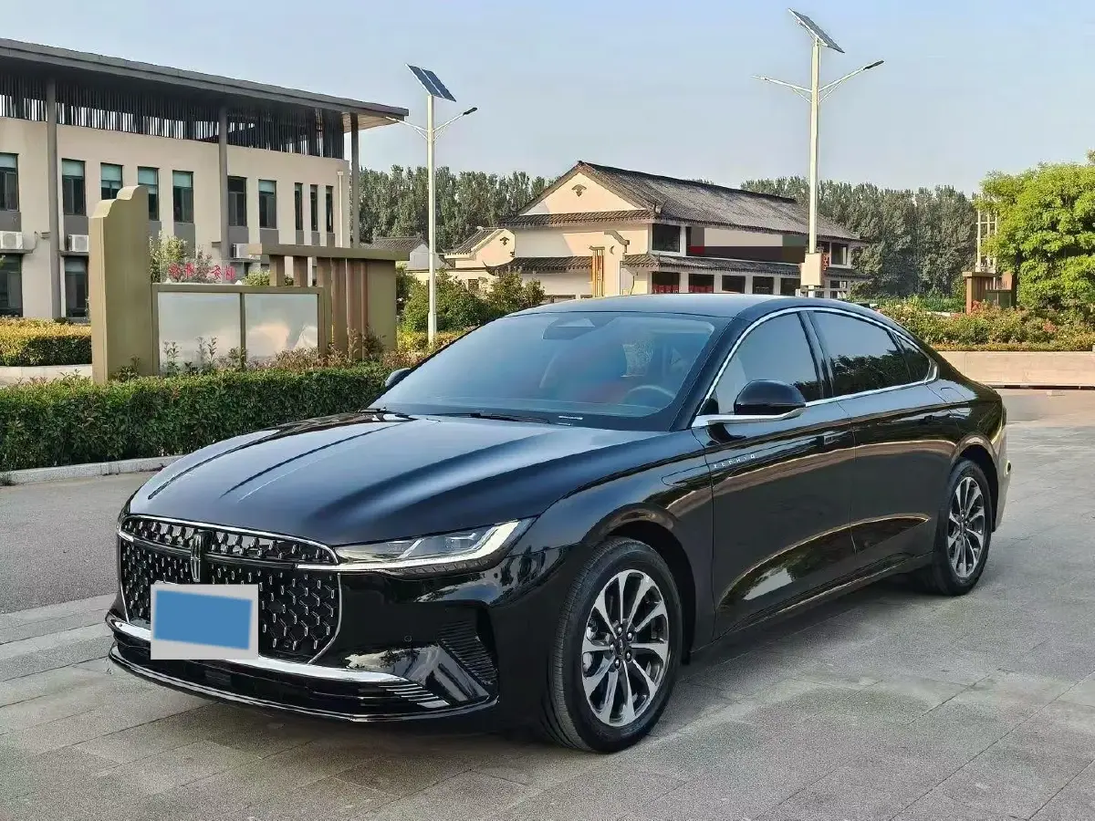 2025 Lincoln Z 2.0T 261HP L4 8AT