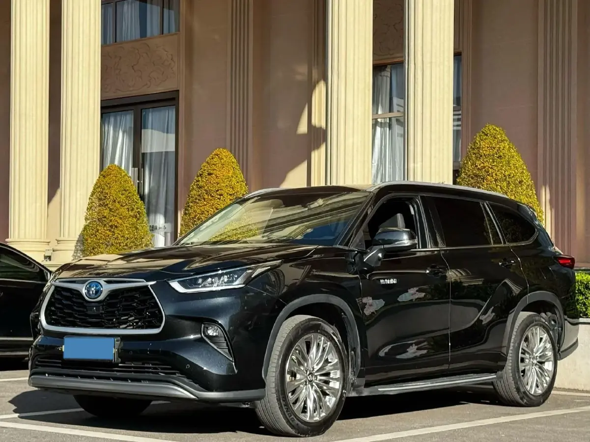 2022 Toyota Highlander 2.5L 192HP L4 E-CVT Hybrid