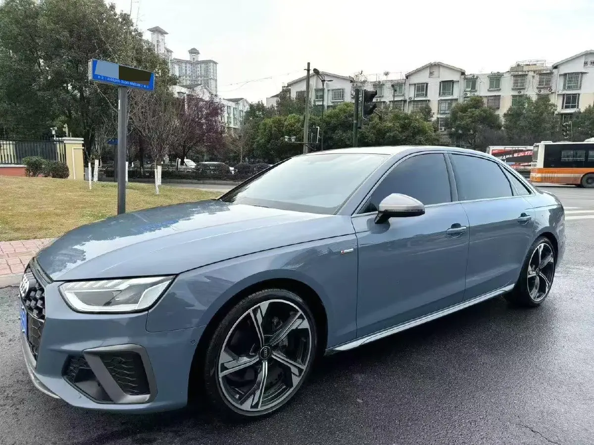 2022 Audi A4L 2.0T 190HP L4 7DCT