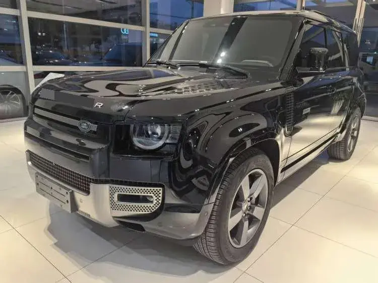 2025 Land Rover Defender 3.0T 400HP L6 8AT