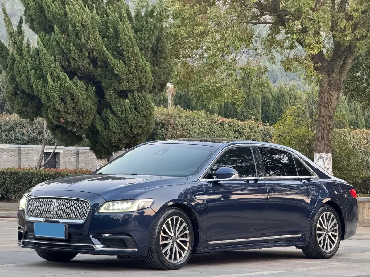 2017 Lincoln Continental 2.0T 261HP L4 6AT