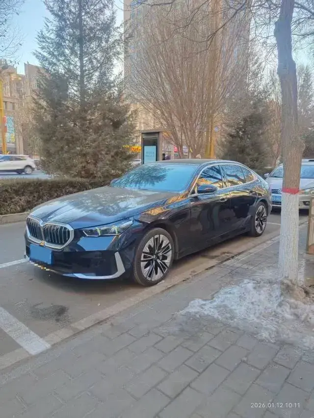 2024 BMW 5 Series 2.0T 258HP L4 8AT