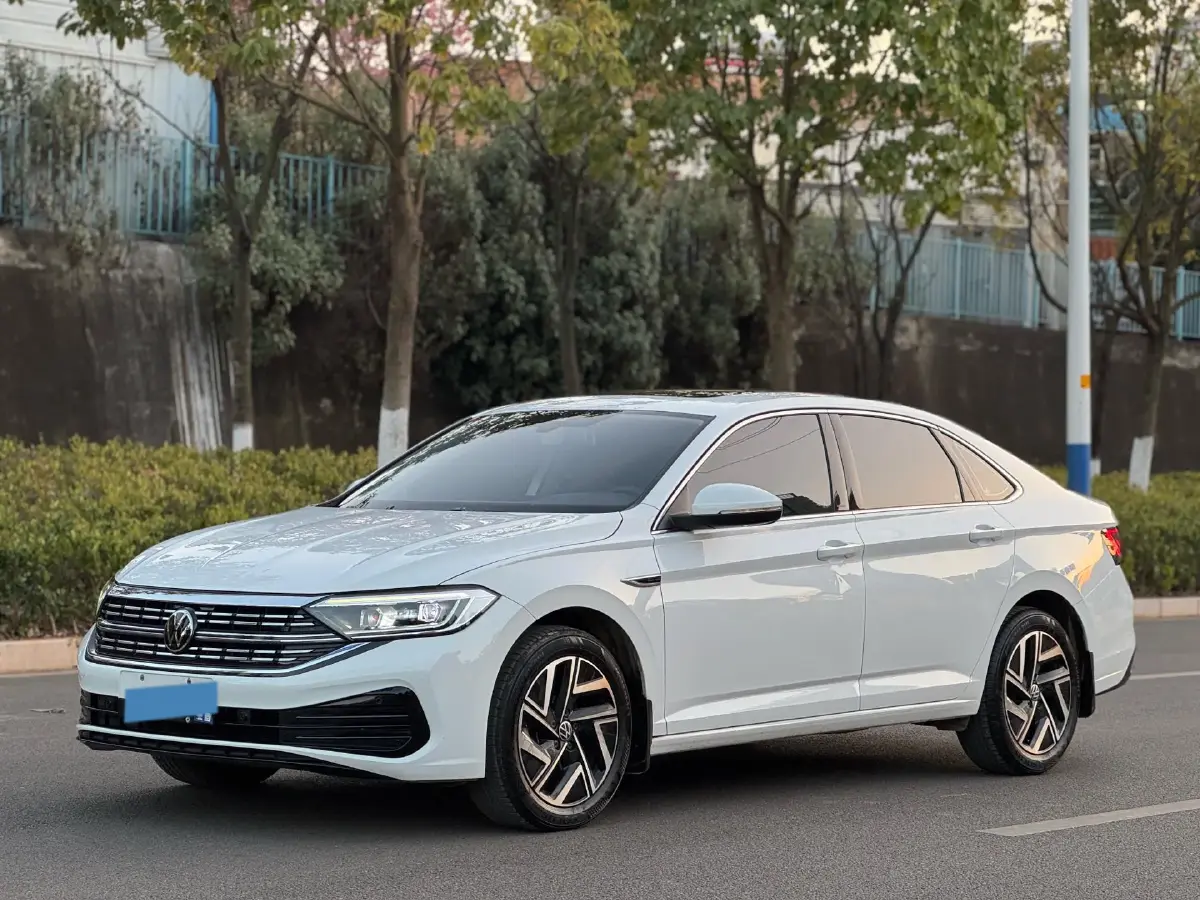 2023 Volkswagen Sagitar 1.5T 160HP L4 7DCT