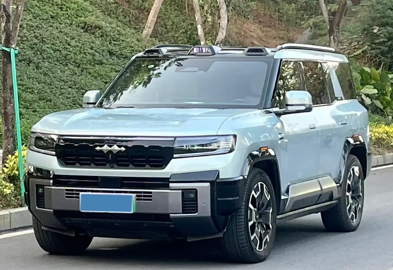 2025 FangChengBao Bao 8 2.0T 245HP L4 E-CVT PHEV 36.8KWH