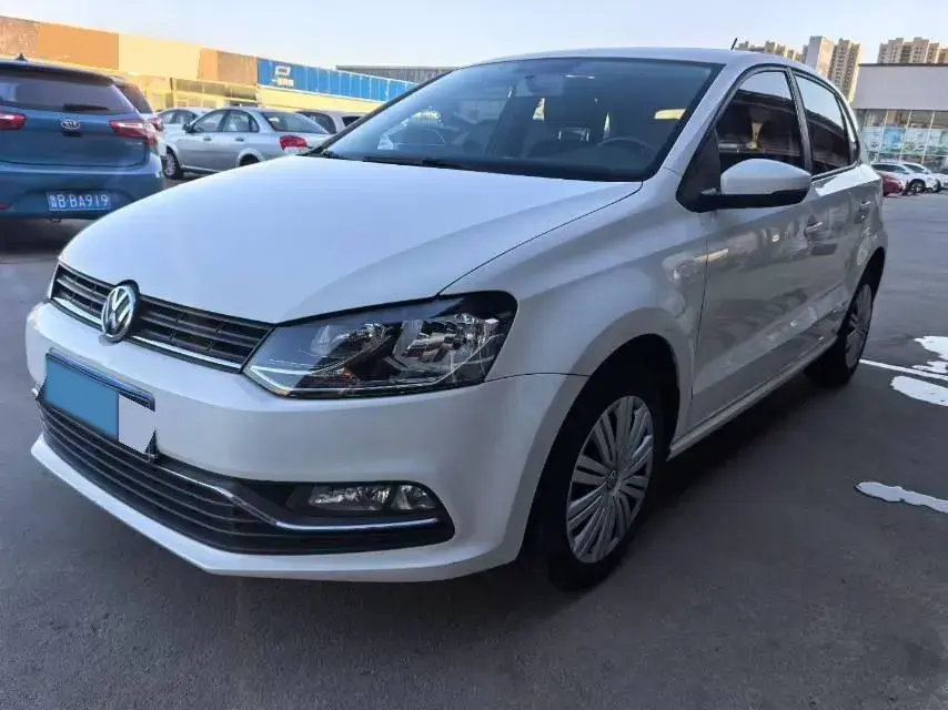 2016 Volkswagen Polo 1.6L 110HP L4 6AT