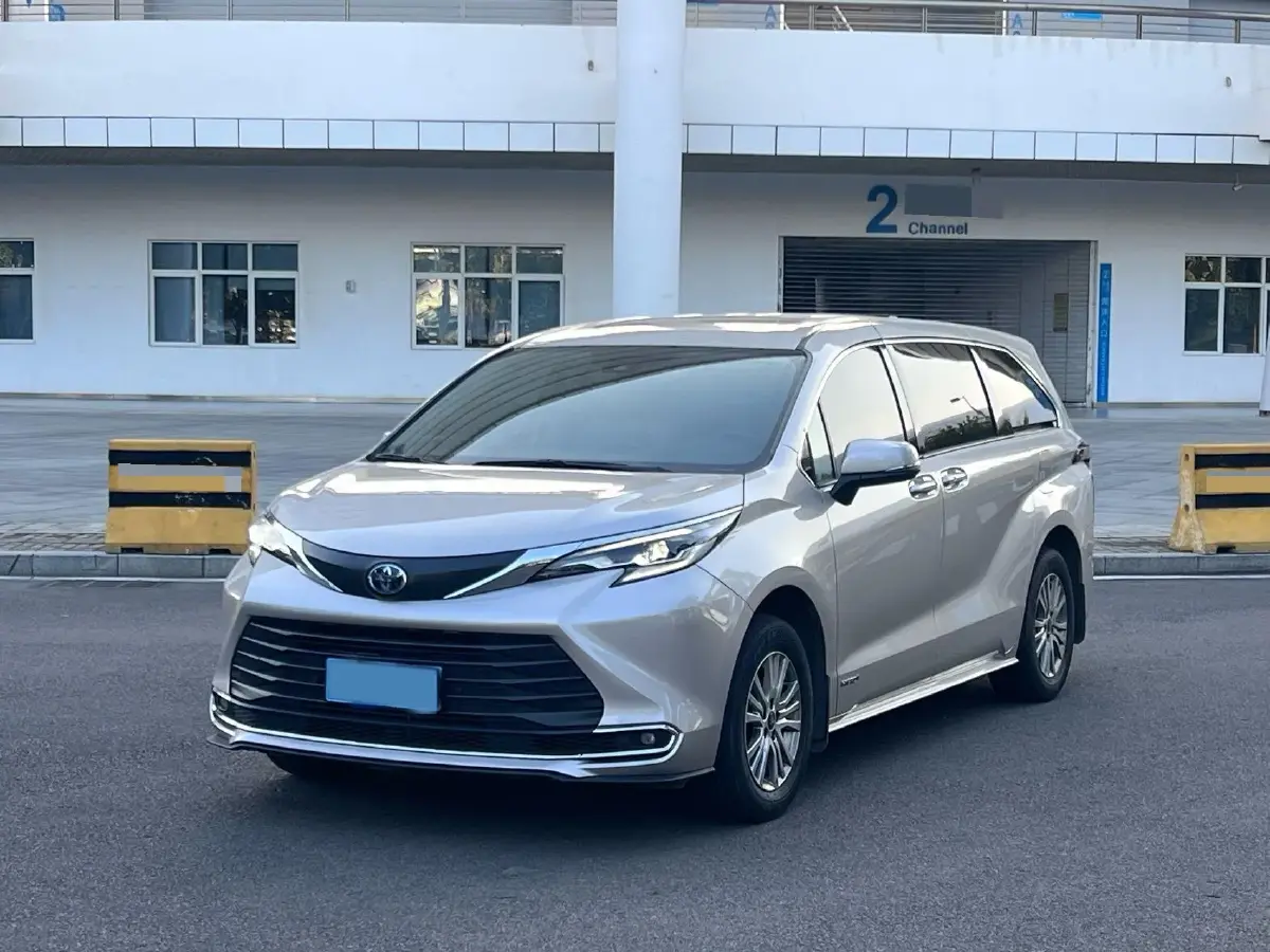 2021 Toyota Sienna 2.5L 192HP L4 E-CVT Hybrid