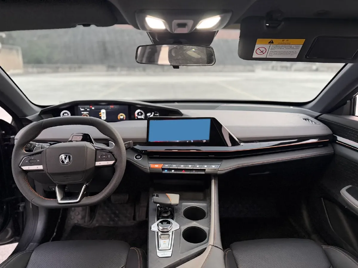 2022 ChangAn UNI-V 1.5T 188HP L4 7DCT,autocango,china used car exporter,china ev exporter,chinese used car exporter,chinese used ev exporter