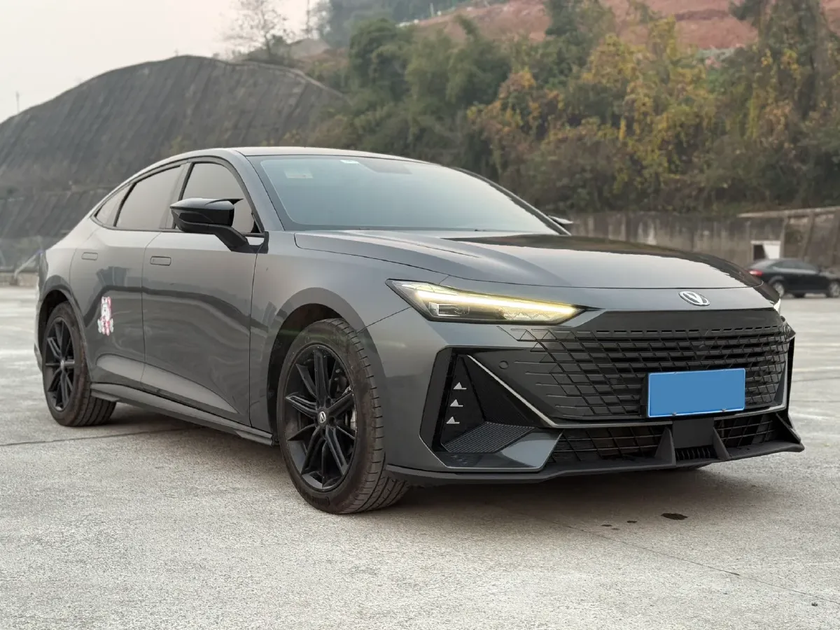 2022 ChangAn UNI-V 1.5T 188HP L4 7DCT,autocango,china used car exporter,china ev exporter,chinese used car exporter,chinese used ev exporter