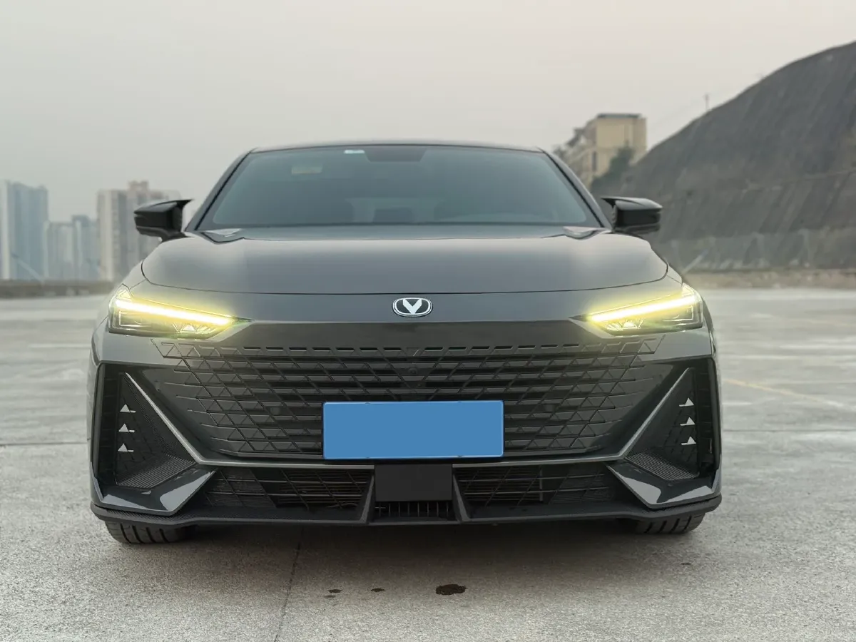 2022 ChangAn UNI-V 1.5T 188HP L4 7DCT,autocango,china used car exporter,china ev exporter,chinese used car exporter,chinese used ev exporter