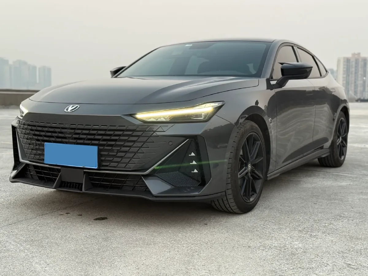 2022 ChangAn UNI-V 1.5T 188HP L4 7DCT,autocango,china used car exporter,china ev exporter,chinese used car exporter,chinese used ev exporter