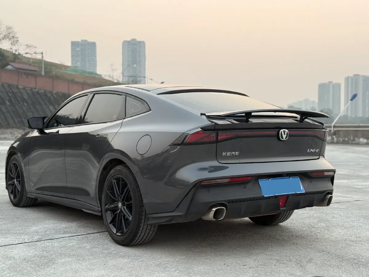 2022 ChangAn UNI-V 1.5T 188HP L4 7DCT,autocango,china used car exporter,china ev exporter,chinese used car exporter,chinese used ev exporter