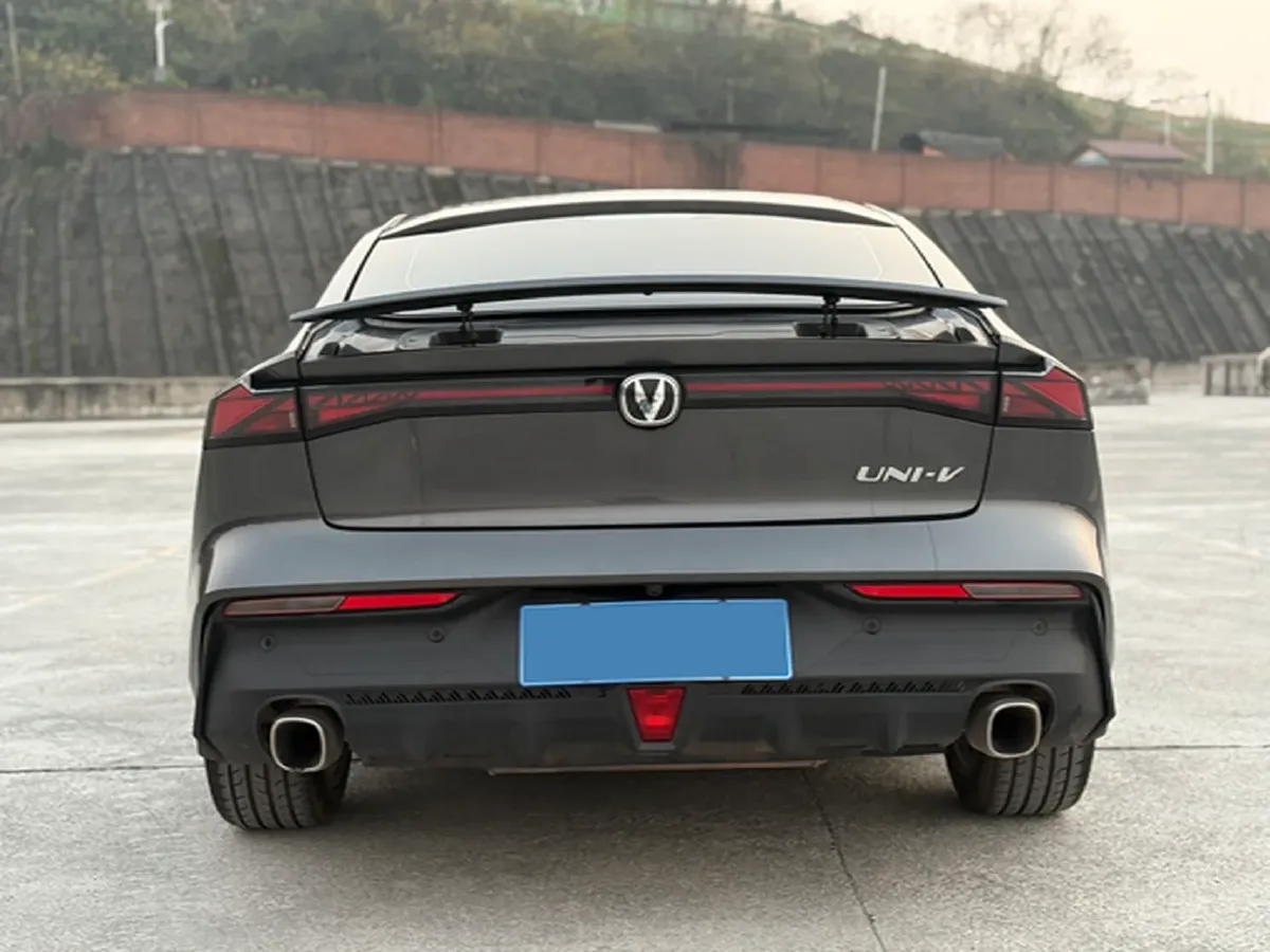 2022 ChangAn UNI-V 1.5T 188HP L4 7DCT,autocango,china used car exporter,china ev exporter,chinese used car exporter,chinese used ev exporter