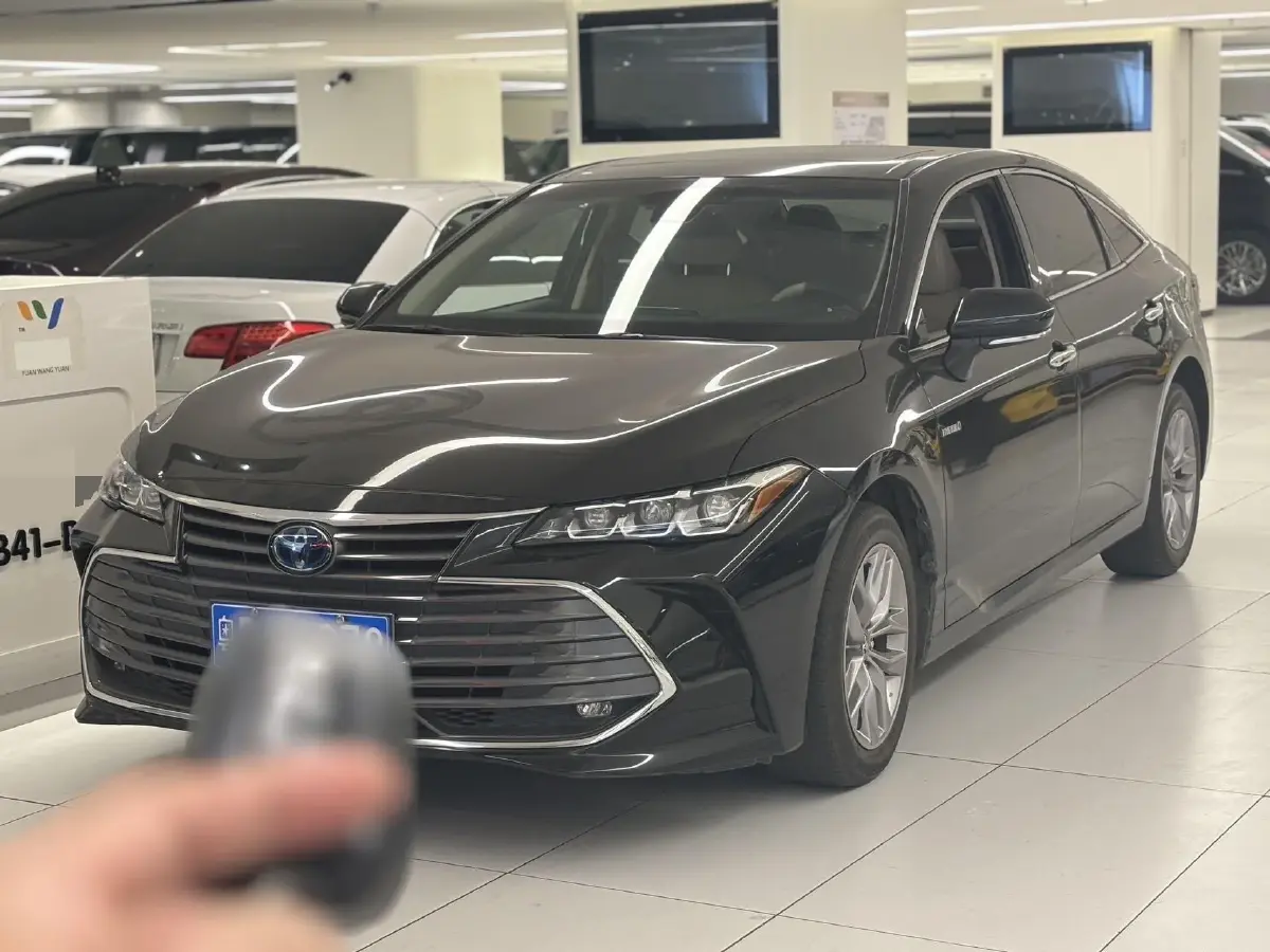 2019 Toyota Avalon 2.5L 178HP L4 E-CVT Hybrid