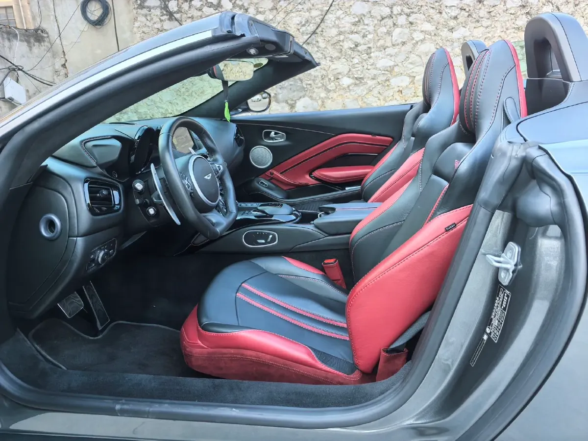 2021 Aston Martin DBX 4.0T 550HP V8 9AT,autocango,china used car exporter,china ev exporter,chinese used car exporter,chinese used ev exporter