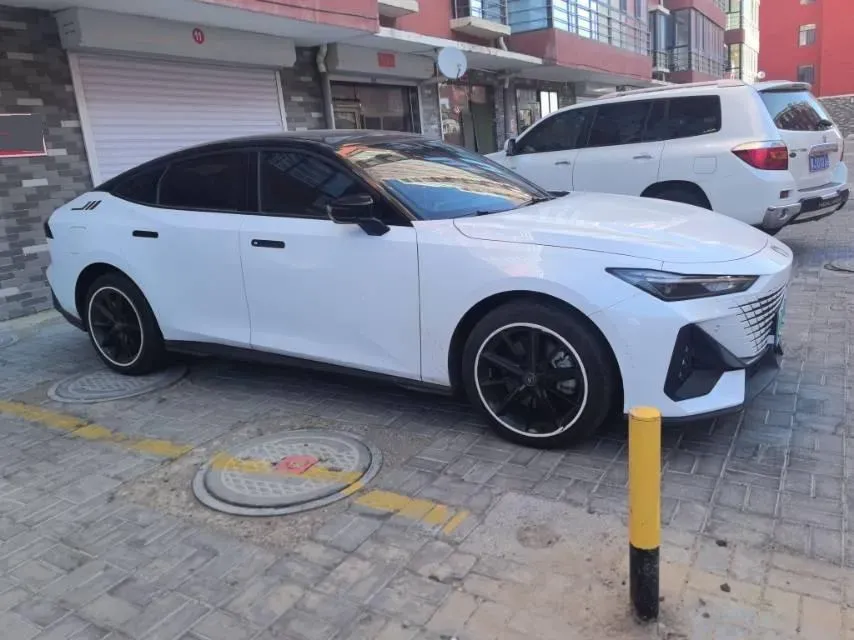 2023 ChangAn UNI-V iDD 1.5T 170HP L4 6TCT PHEV 18.4KWH,autocango,china used car exporter,china ev exporter,chinese used car exporter,chinese used ev exporter