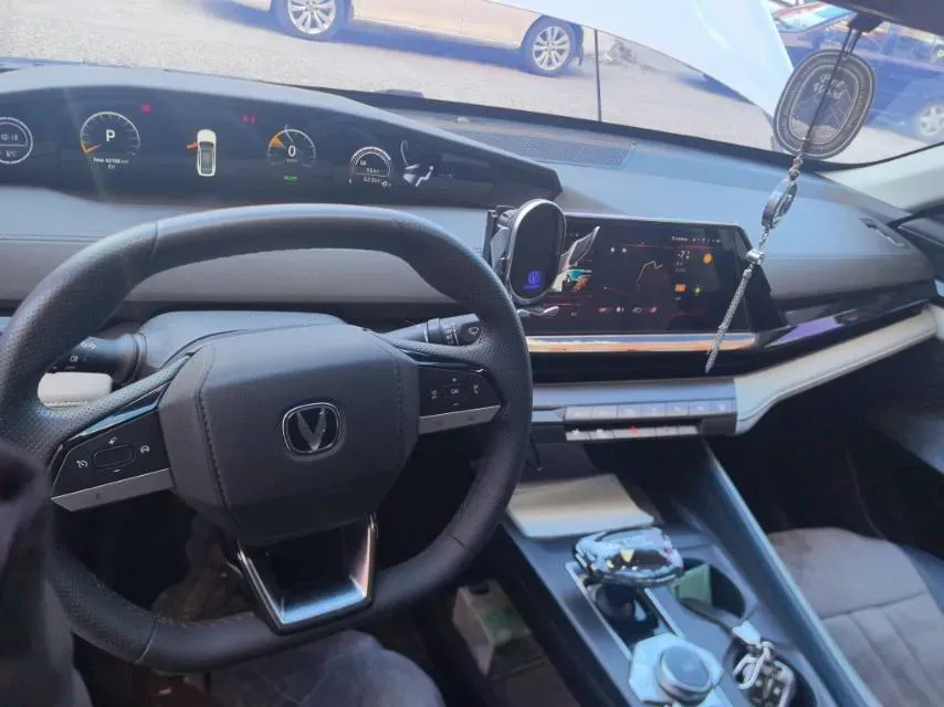 2023 ChangAn UNI-V iDD 1.5T 170HP L4 6TCT PHEV 18.4KWH,autocango,china used car exporter,china ev exporter,chinese used car exporter,chinese used ev exporter