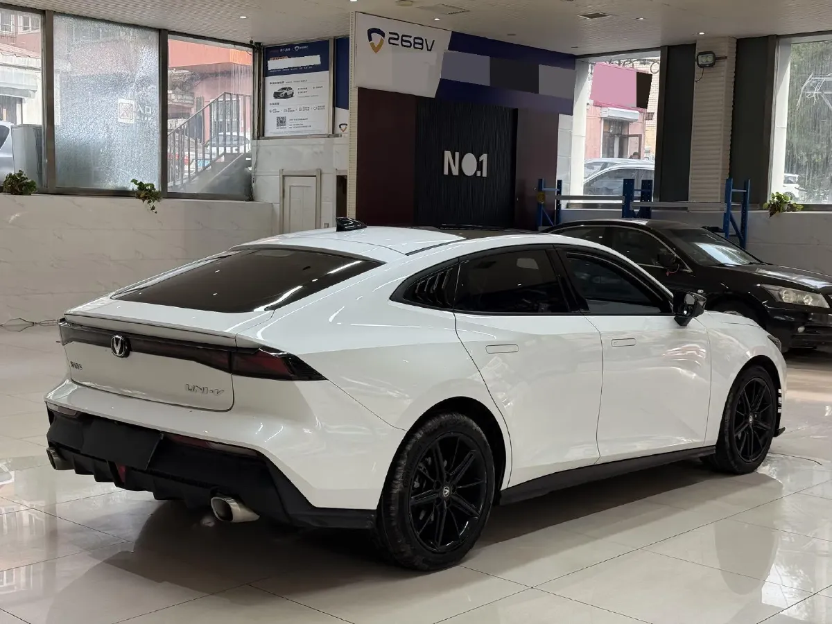 2022 ChangAn UNI-V 1.5T 188HP L4 7DCT,autocango,china used car exporter,china ev exporter,chinese used car exporter,chinese used ev exporter