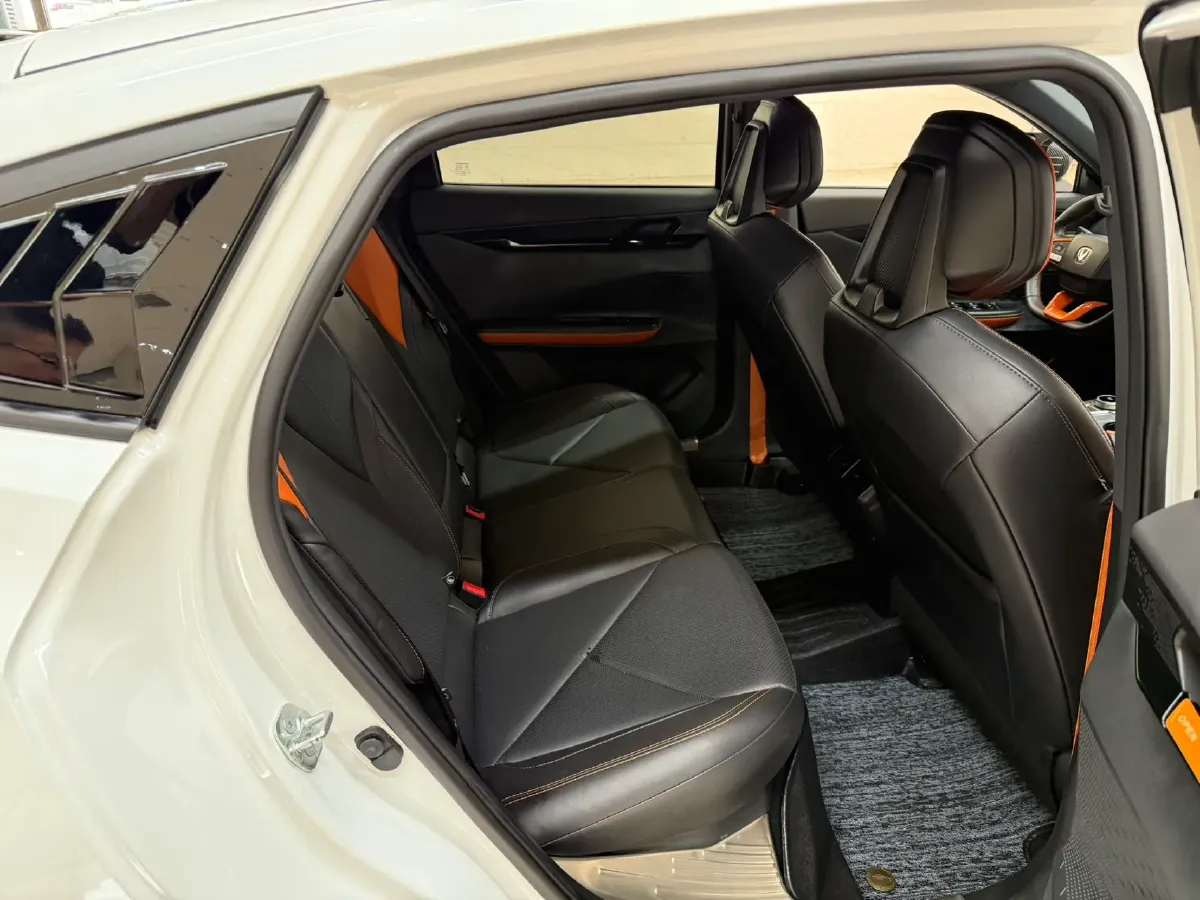 2022 ChangAn UNI-V 1.5T 188HP L4 7DCT,autocango,china used car exporter,china ev exporter,chinese used car exporter,chinese used ev exporter