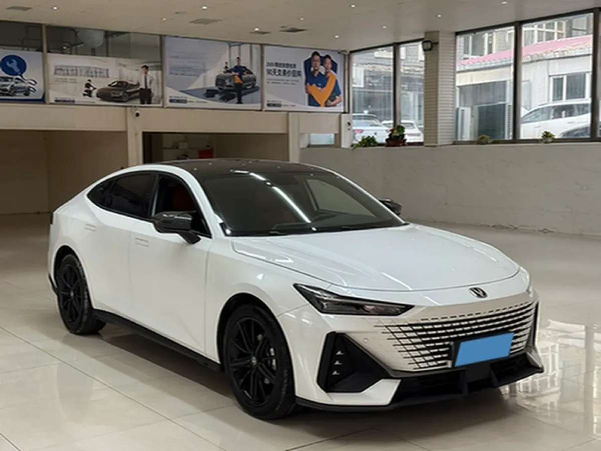 2022 ChangAn UNI-V 1.5T 188HP L4 7DCT,autocango,china used car exporter,china ev exporter,chinese used car exporter,chinese used ev exporter