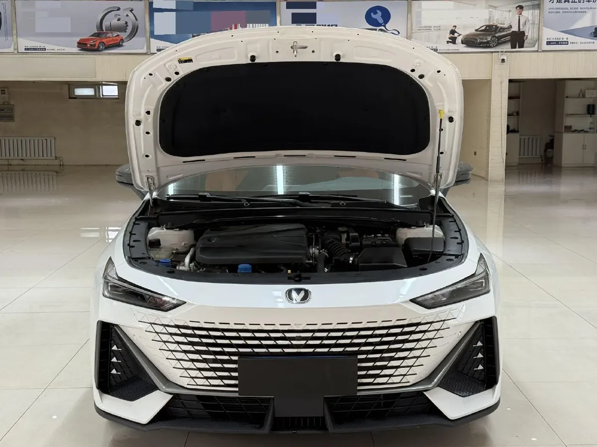 2022 ChangAn UNI-V 1.5T 188HP L4 7DCT,autocango,china used car exporter,china ev exporter,chinese used car exporter,chinese used ev exporter