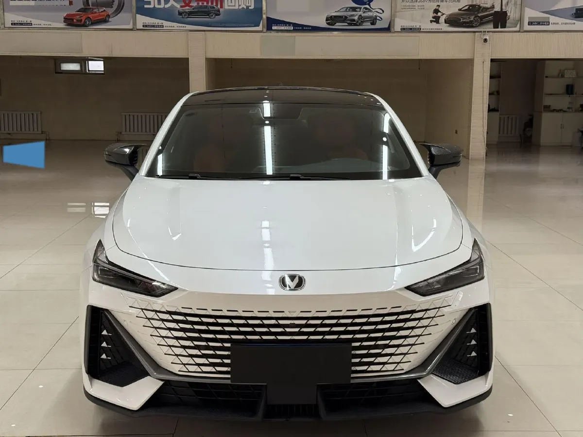 2022 ChangAn UNI-V 1.5T 188HP L4 7DCT,autocango,china used car exporter,china ev exporter,chinese used car exporter,chinese used ev exporter