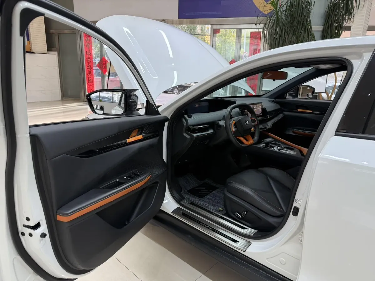 2022 ChangAn UNI-V 1.5T 188HP L4 7DCT,autocango,china used car exporter,china ev exporter,chinese used car exporter,chinese used ev exporter