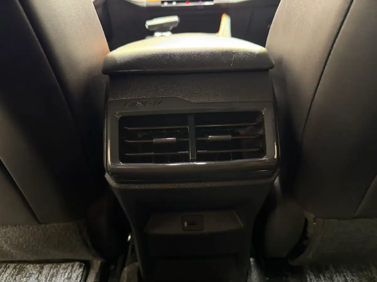 2022 ChangAn UNI-V 1.5T 188HP L4 7DCT,autocango,china used car exporter,china ev exporter,chinese used car exporter,chinese used ev exporter