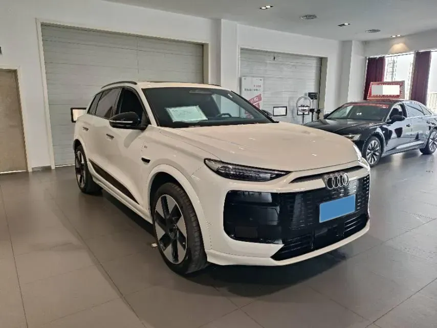 2025 Audi Q5L 2.0T 245HP L4 7DCT,autocango,china used car exporter,china ev exporter,chinese used car exporter,chinese used ev exporter