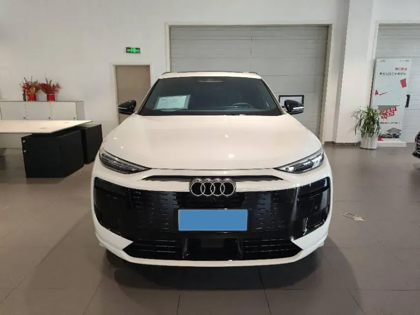 2025 Audi Q5L 2.0T 245HP L4 7DCT,autocango,china used car exporter,china ev exporter,chinese used car exporter,chinese used ev exporter