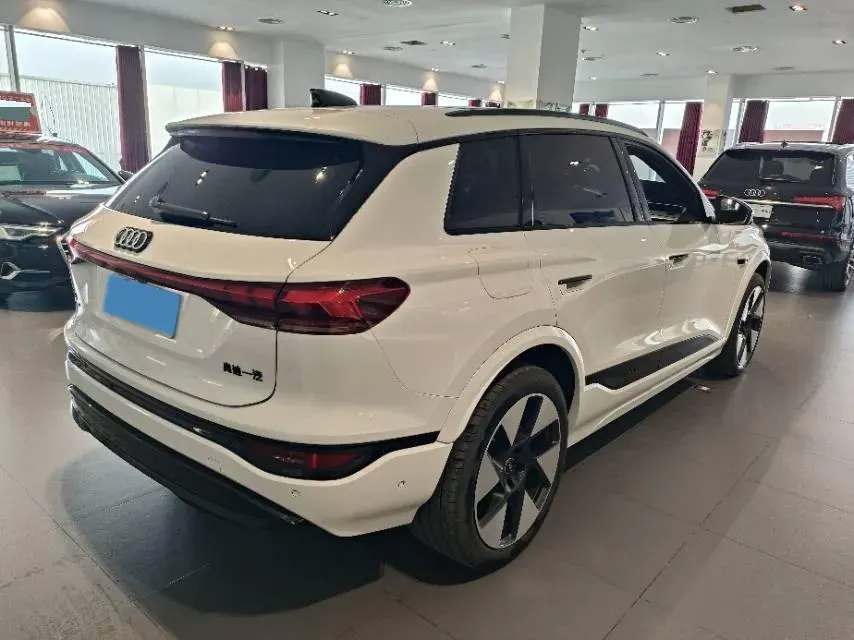 2025 Audi Q5L 2.0T 245HP L4 7DCT,autocango,china used car exporter,china ev exporter,chinese used car exporter,chinese used ev exporter