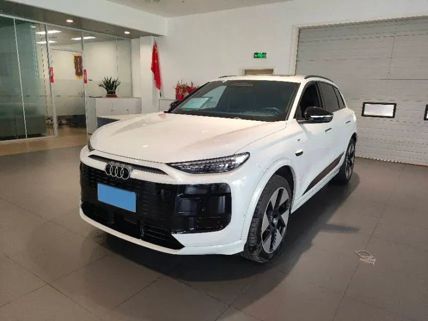 2025 Audi Q5L 2.0T 245HP L4 7DCT,autocango,china used car exporter,china ev exporter,chinese used car exporter,chinese used ev exporter