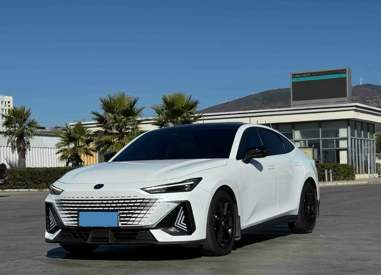 2022 ChangAn UNI-V 1.5T 188HP L4 7DCT