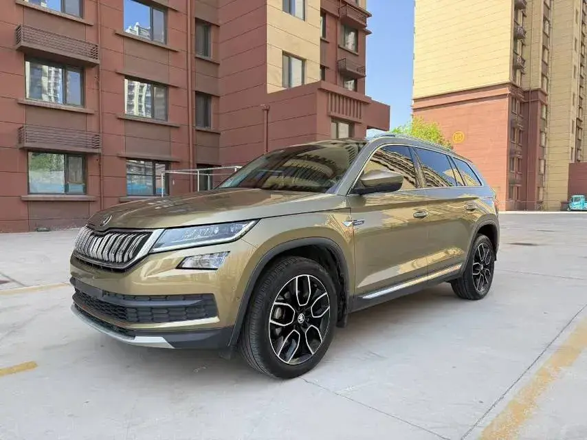 2019 Skoda Superb 2.0T 220HP L4 7DCT