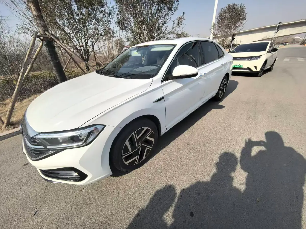 2023 Volkswagen Sagitar 1.5T 160HP L4 7DCT