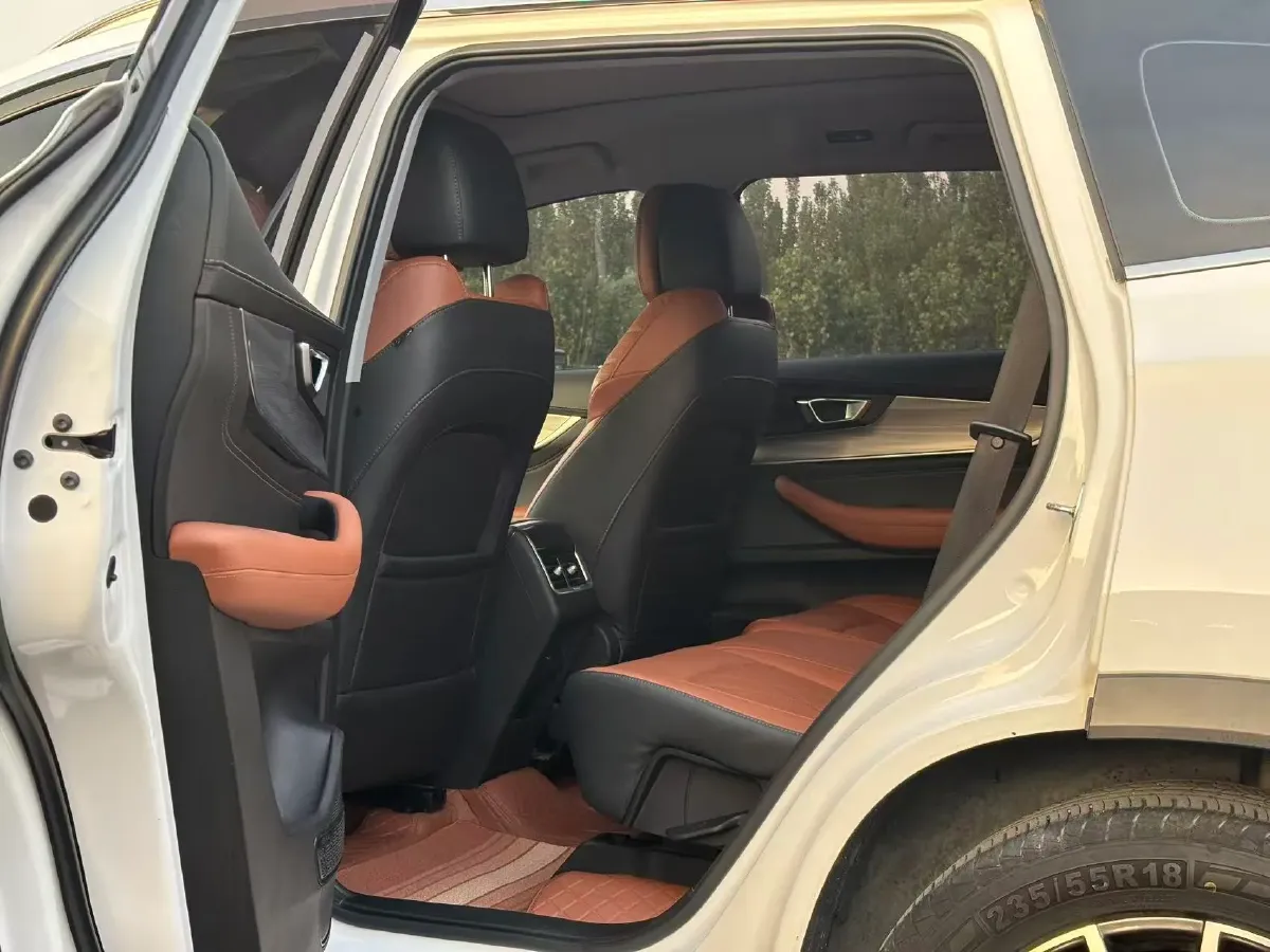 2021 Chery Tiggo 8 Plus 1.6T 197HP L4 7DCT,autocango,china used car exporter,china ev exporter,chinese used car exporter,chinese used ev exporter