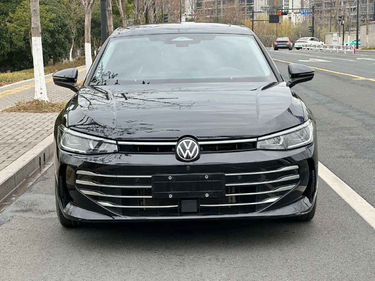 2025 Volkswagen Passat 2.0T 220HP L4 7DCT,autocango,china used car exporter,china ev exporter,chinese used car exporter,chinese used ev exporter