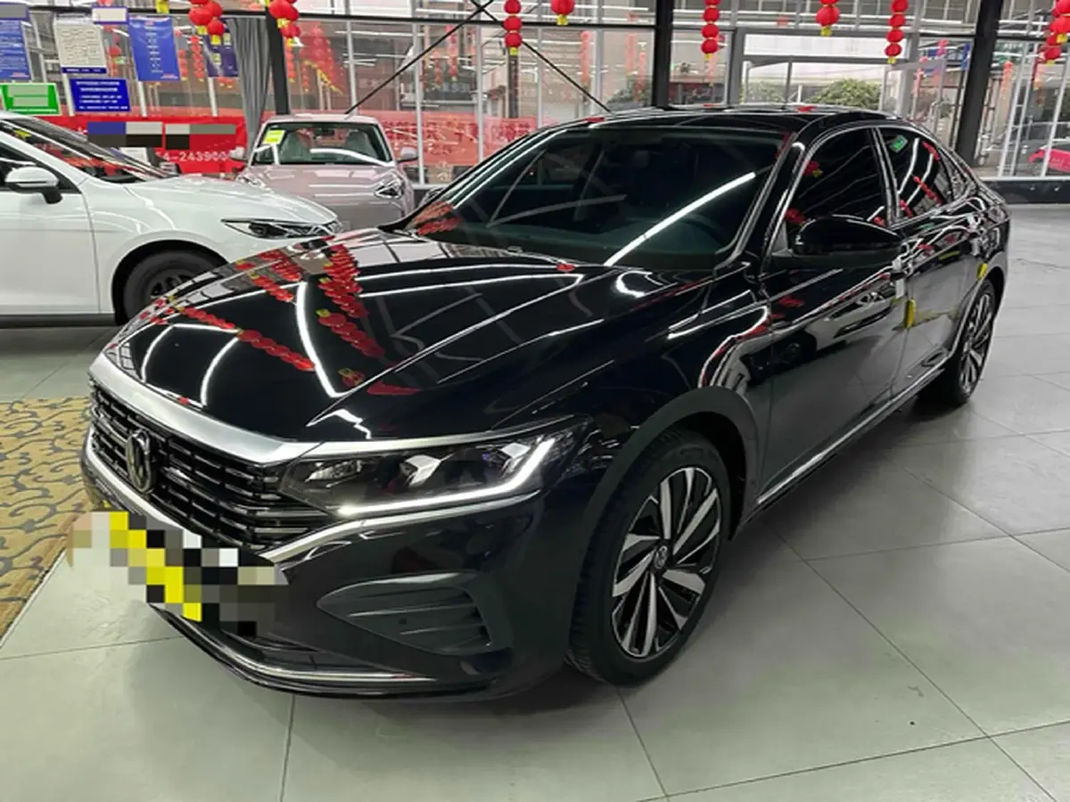 2024 Volkswagen Passat 2.0T 220HP L4 7DCT