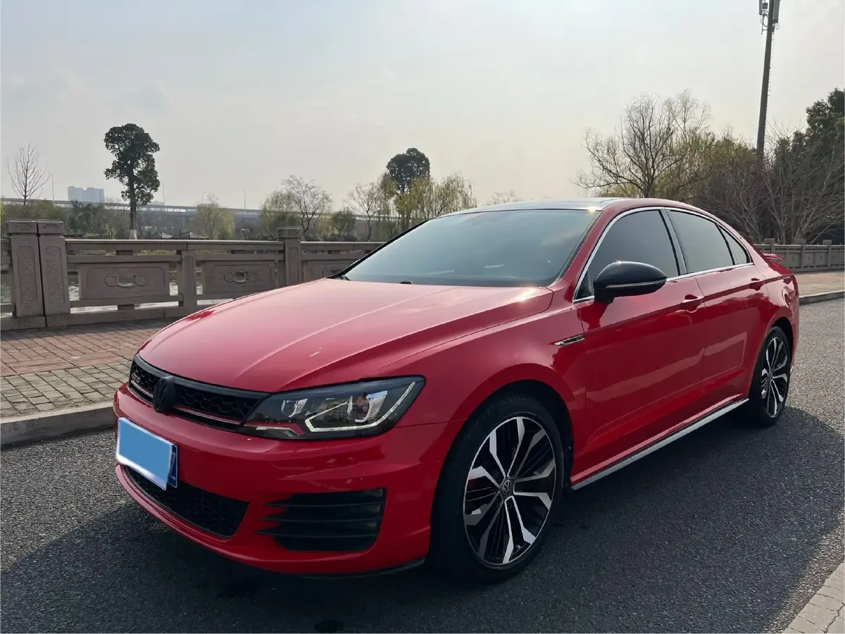 2017 Volkswagen Lamando 2.0T 220HP L4 7DCT