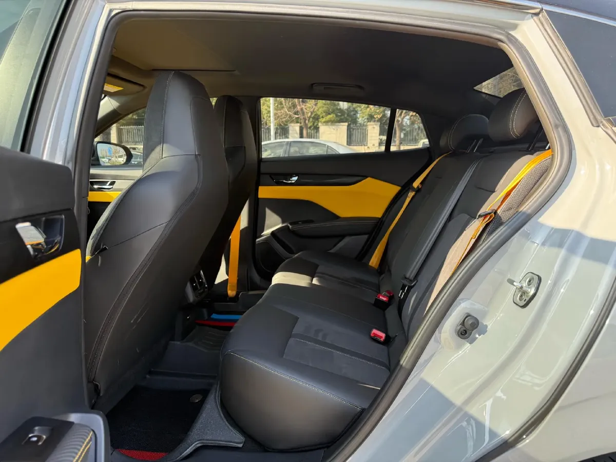 2023 DongFeng Aeolus YiXuan 1.5T 197HP L4 6DCT,autocango,china used car exporter,china ev exporter,chinese used car exporter,chinese used ev exporter